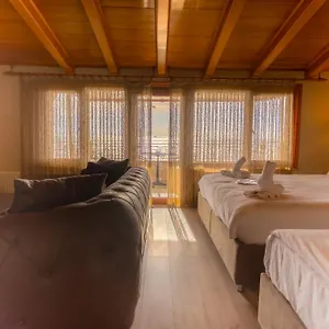  Hostel Cheers Lighthouse Turkije